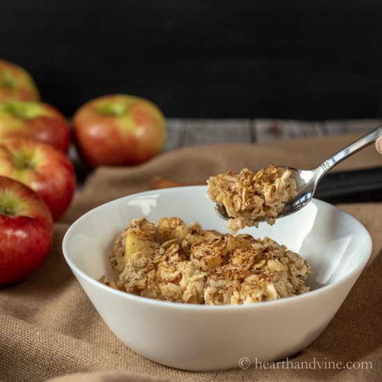 Easy Baked Apple Pie Oatmeal Recipe