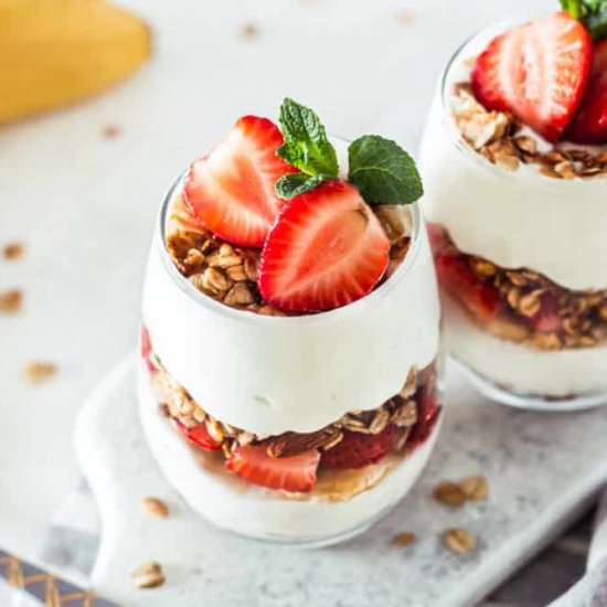 Granola Yogurt Parfait with Fruit