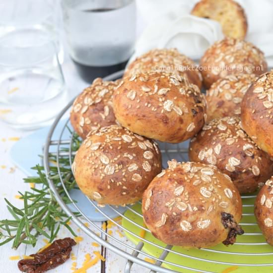 Savory muesli buns