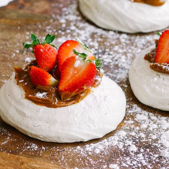 Mini Dulce de Leche Pavlovas