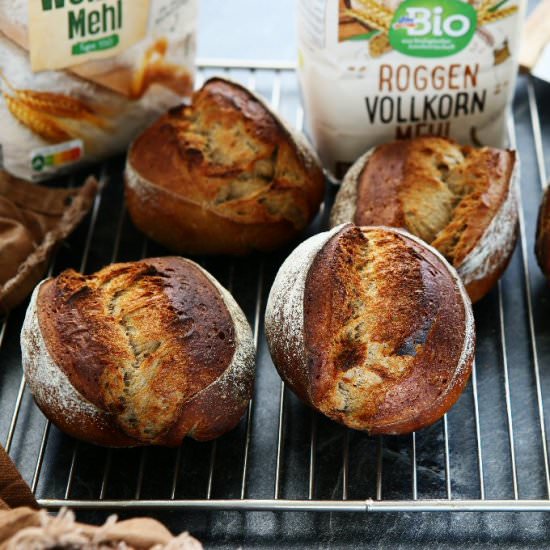 Rye Rolls / Roggenbrötchen