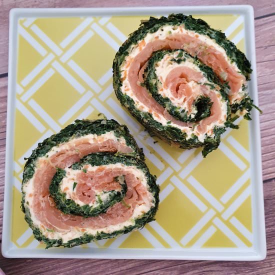 Spinach and smoked salmon roll
