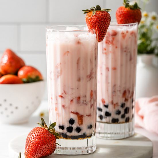 Strawberry Milk Tea (with boba)