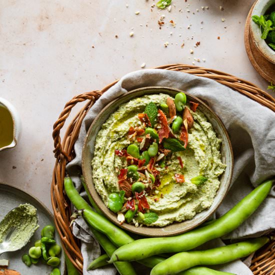 Broad beans pesto