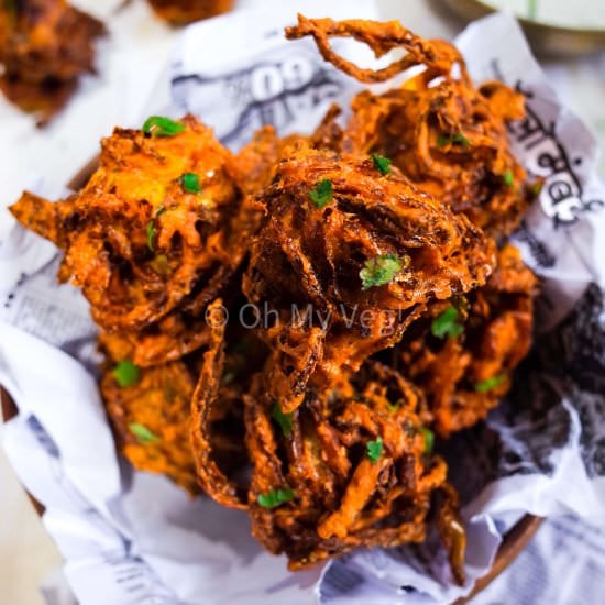 CRISPY Indian Onion Bhaji / Pakora