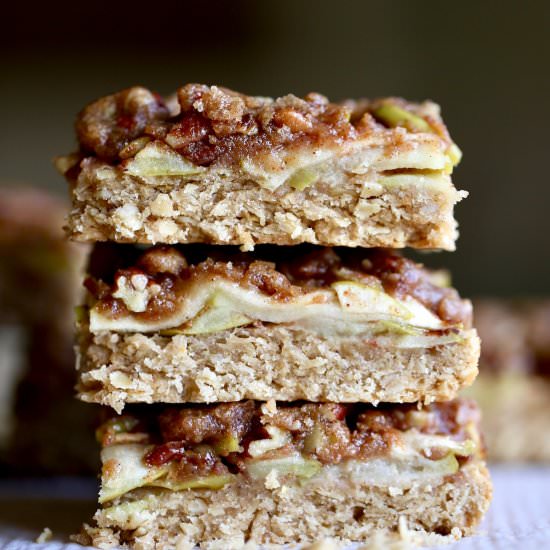 Vegan Apple Pie Oatmeal Bars