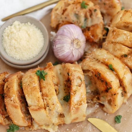 Pull-Apart Roasted Garlic Bread
