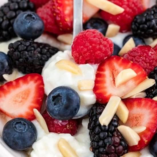 Berry Cottage Cheese Breakfast Bowl