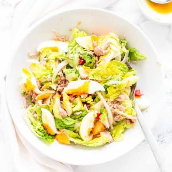 Tossed salad with tuna