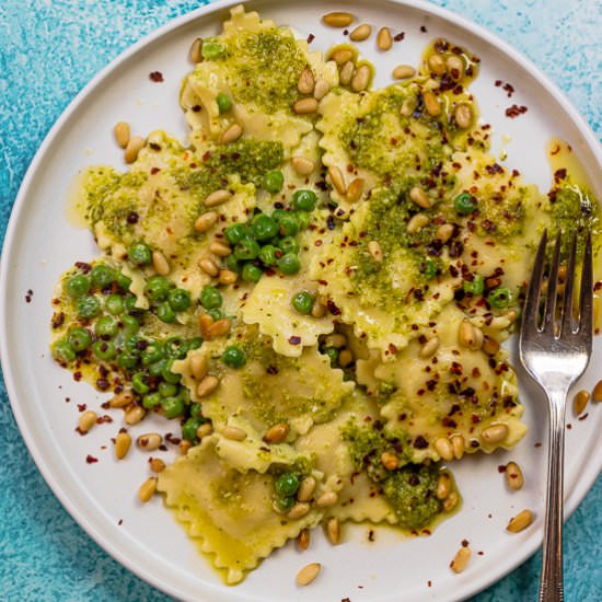 10-Minute Creamy Pesto Ravioli!