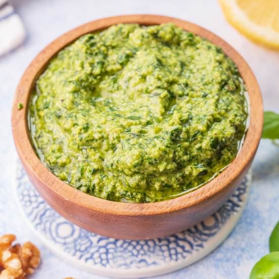 basil walnut pesto