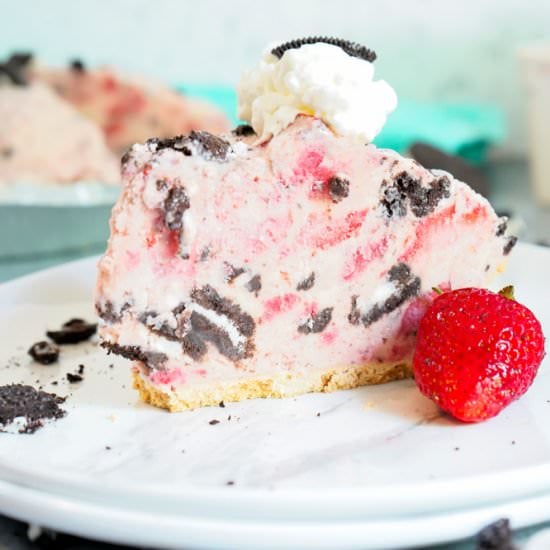 Strawberry Cookies N Cream Pie