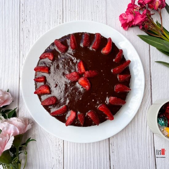 EGGLESS CHOCOLATE STRAWBERRY CAKE R