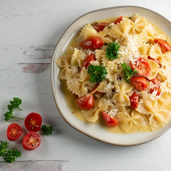 One Pot Tomato Parmesan Pasta!