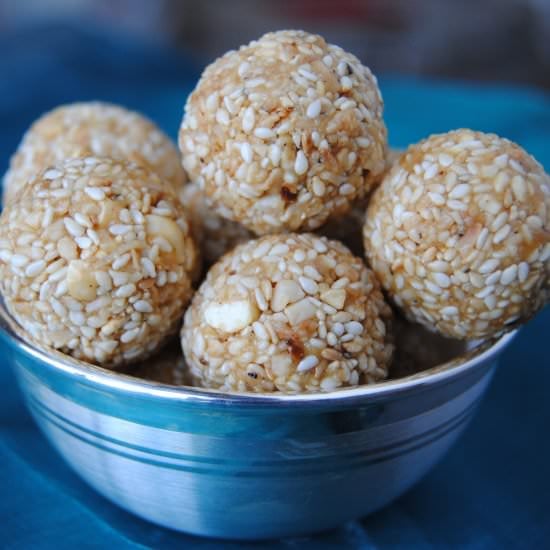 Tilache Ladoo/Sesame Seed Balls