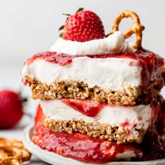 Healthy Strawberry Pretzel Salad