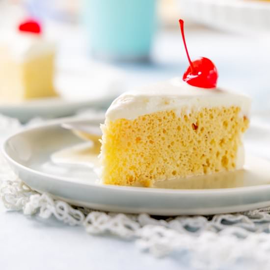 Sweet sauce sponge cake
