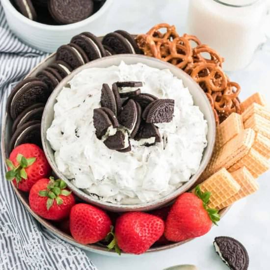 Oreo Dip (Cookies & Cream Dip!)