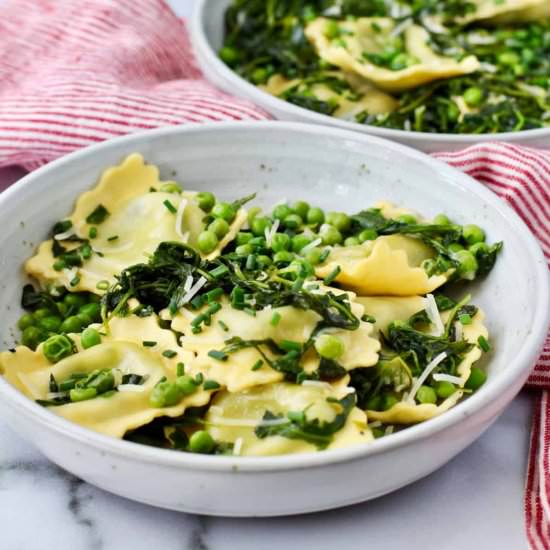 One Pan Ravioli with Peas & Arugula