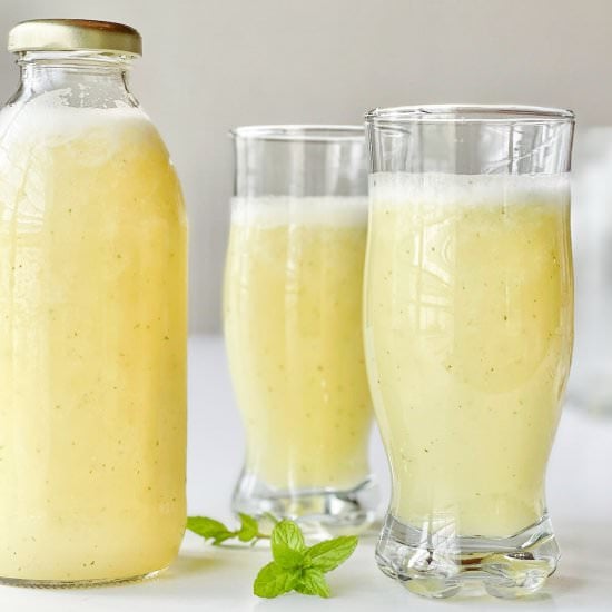 Fresh Pineapple Juice with Mint