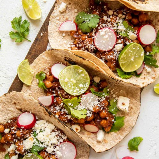 Vegan Chipotle Chickpea Tacos