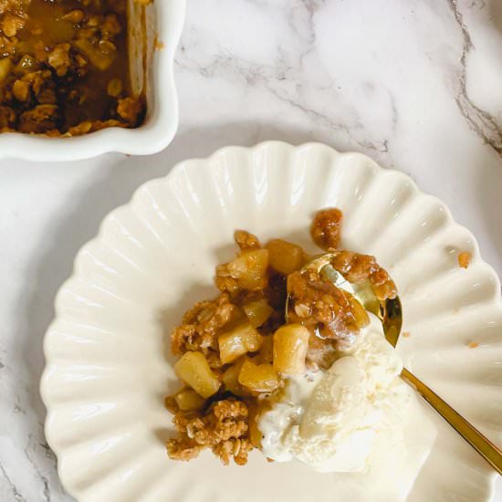 Chai Spice Apple Crisp