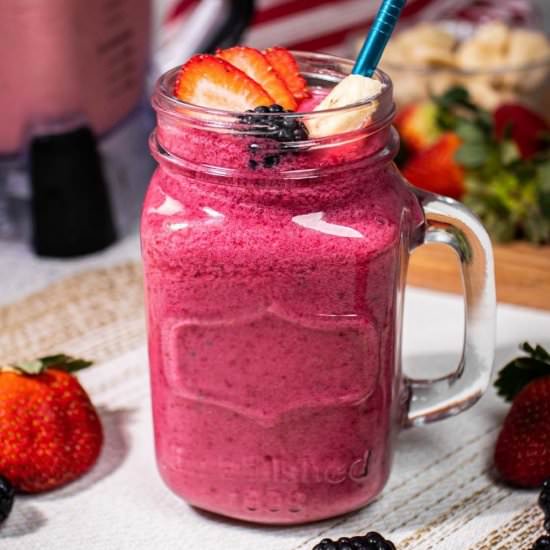 STRAWBERRY BANANA BLACKBERRY SMOOTHIE