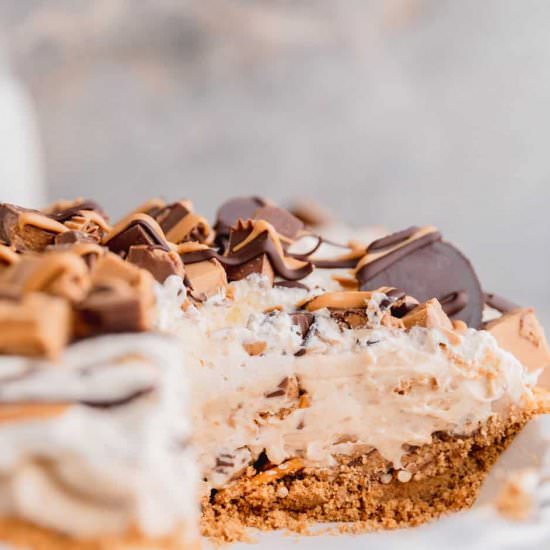 Easy Reese’s Peanut Butter Cups Pie