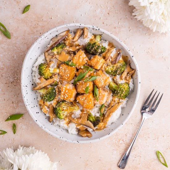 30 Minute Spicy Salmon Bowl