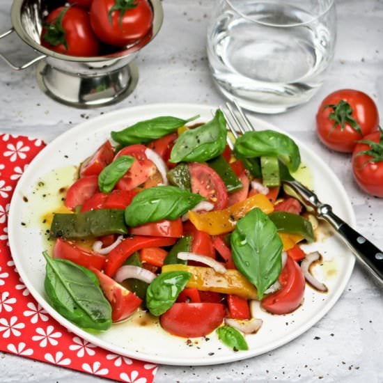 Bell pepper and tomato salad