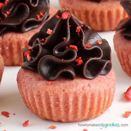 Chocolate Strawberry Cookie Cups
