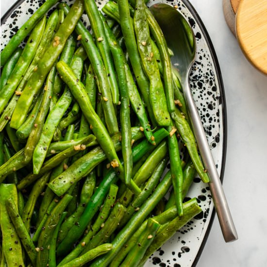 EASY GARLIC GREEN BEANS