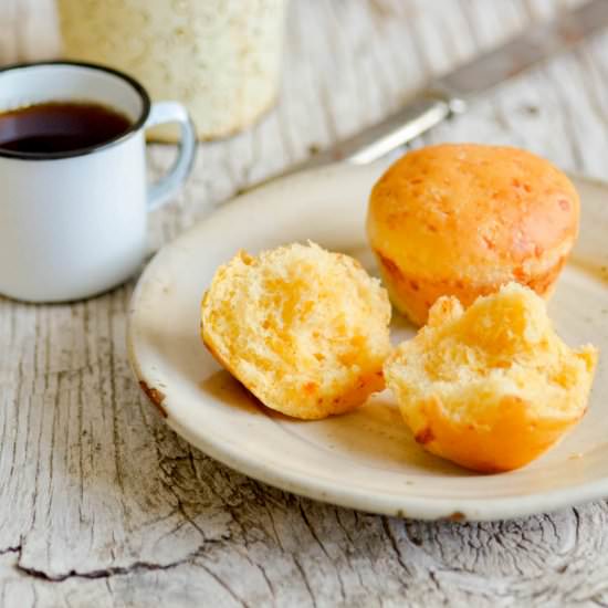 Cheddar cheese bread rolls
