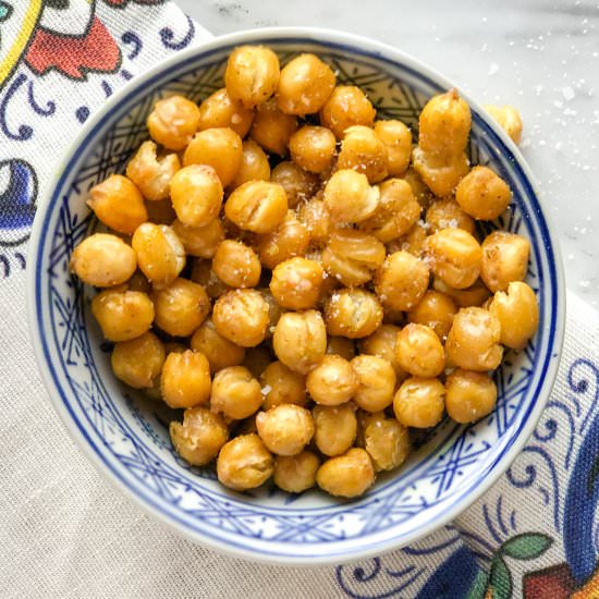 Crispy Curry Roasted Chickpeas