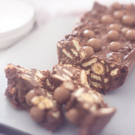 Arretjescake with Maltesers