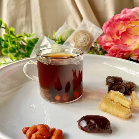 Longan red date tea with goji berry