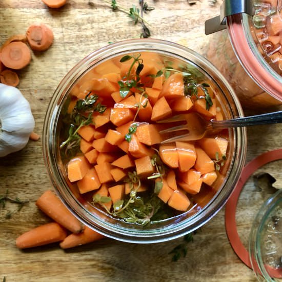 quick & easy pickled carrots