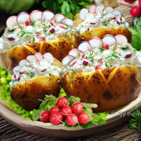Baked potatoes with healthy filling
