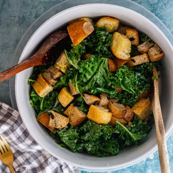 Kale salad with croutons & tahini
