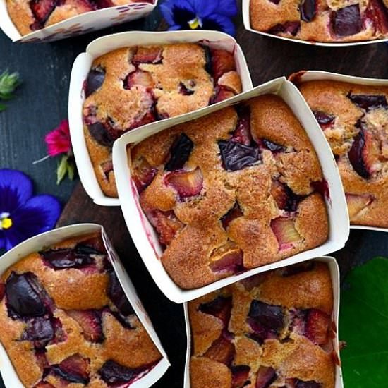 Plum muffins in sponge cake