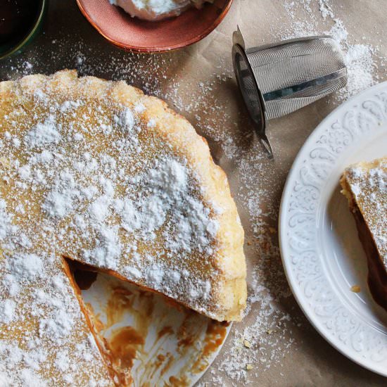 Ricotta and dulce de leche pie