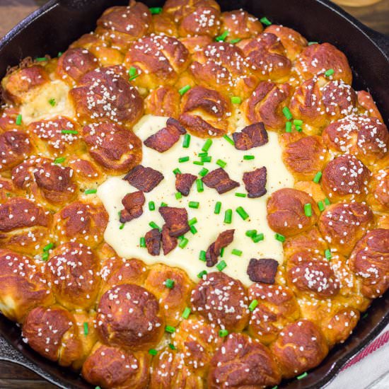 Pull Apart Pretzels w/ Beer Cheese