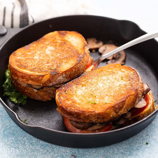 Mushroom Sandwich with Tomato