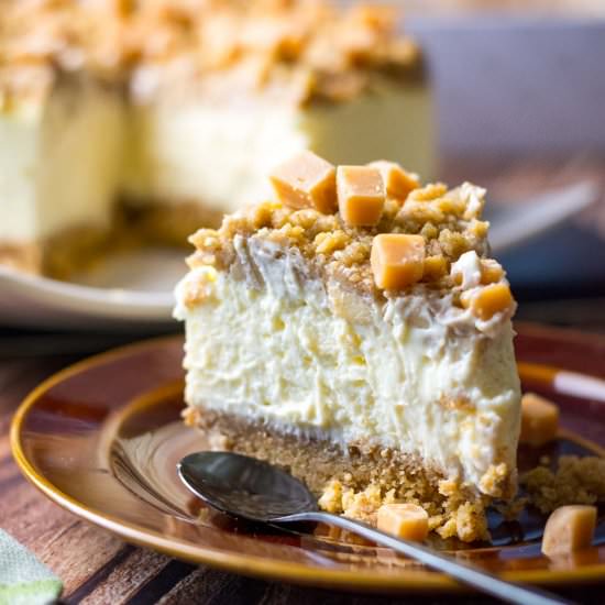 Caramel Apple Crumble Cheesecake