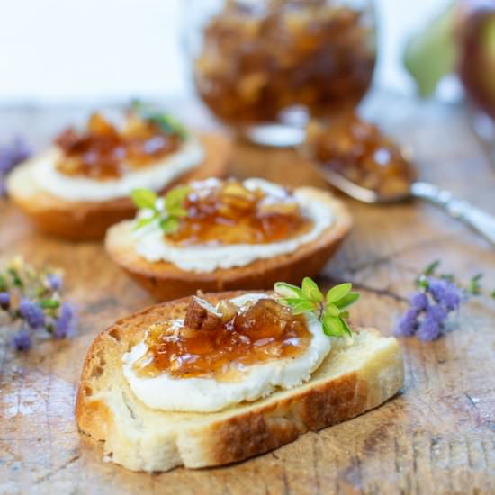 goat cheese crostini apple jelly
