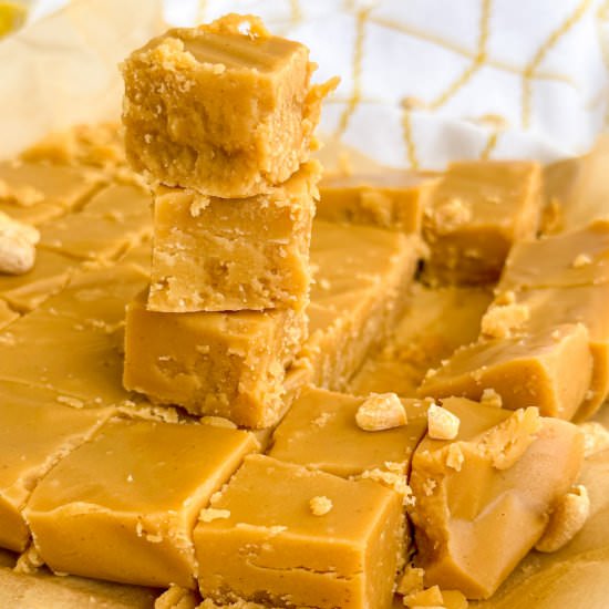 Easy Microwave Peanut Butter Fudge