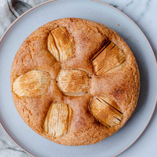 Cinnamon Apple Cake