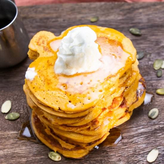 Jack-o lantern pumpkin pancakes