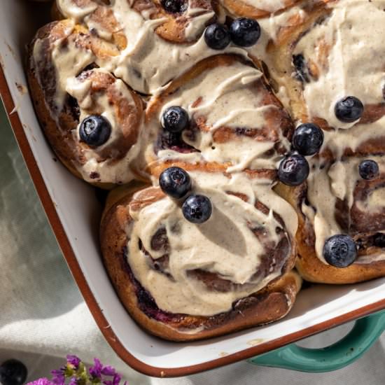 BLUEBERRY CHEESECAKE CINNAMON ROLLS