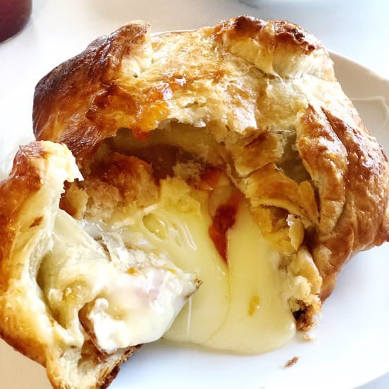 Baked Brie with Puff Pastry